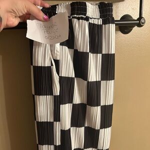 Dressed in lala checkered plisse ‼️PANTS ONLY ‼️